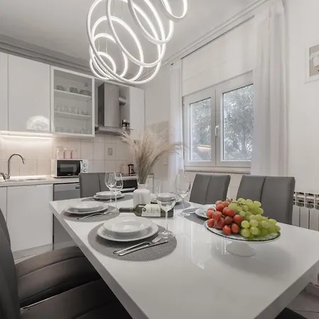 Apartment Lana Vidikovac *