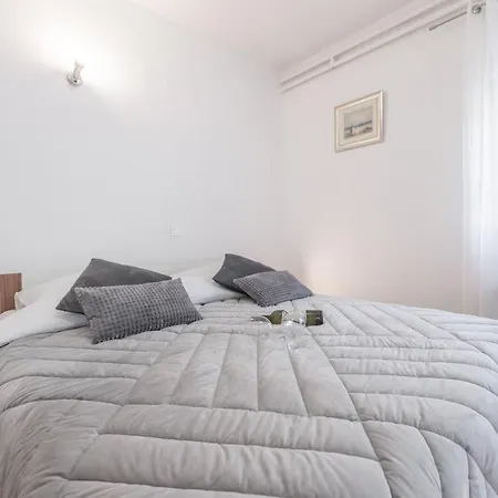 Lana Vidikovac Apartman *