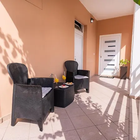 Lana Vidikovac * Zára