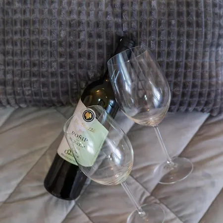 Lana Vidikovac * Zára