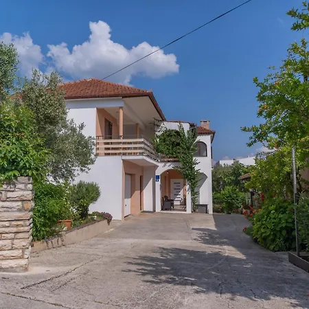 Lana Vidikovac * Zára