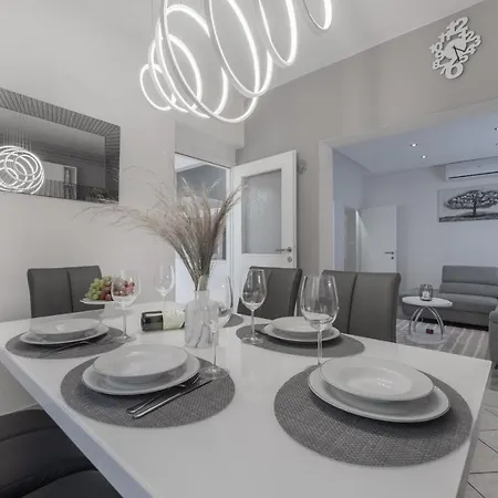 Lana Vidikovac * Zara