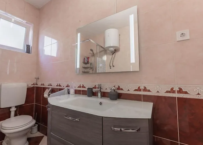 Lana Vidikovac Daire *